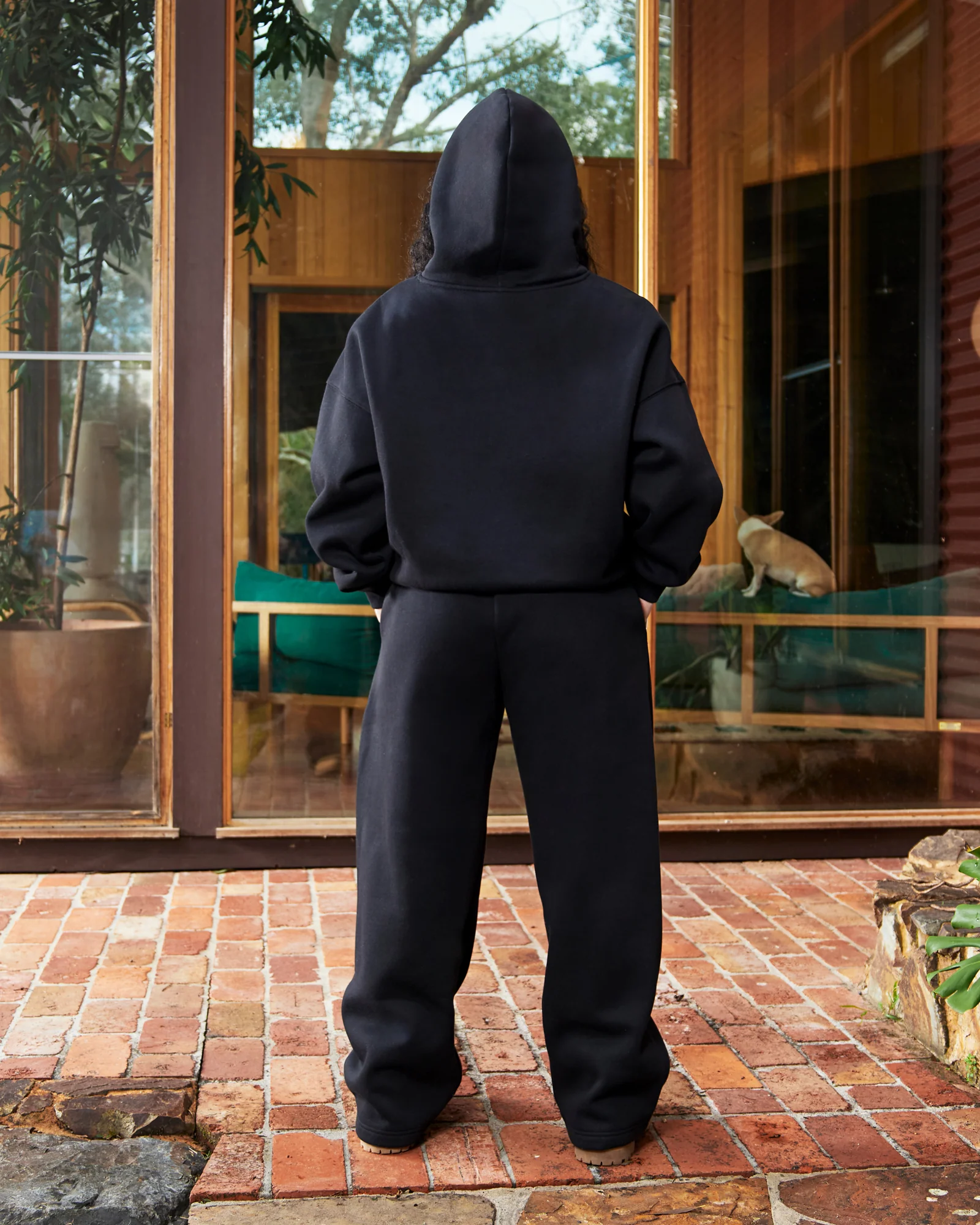 CORE BASICS HOODIE BLACK - Image 4