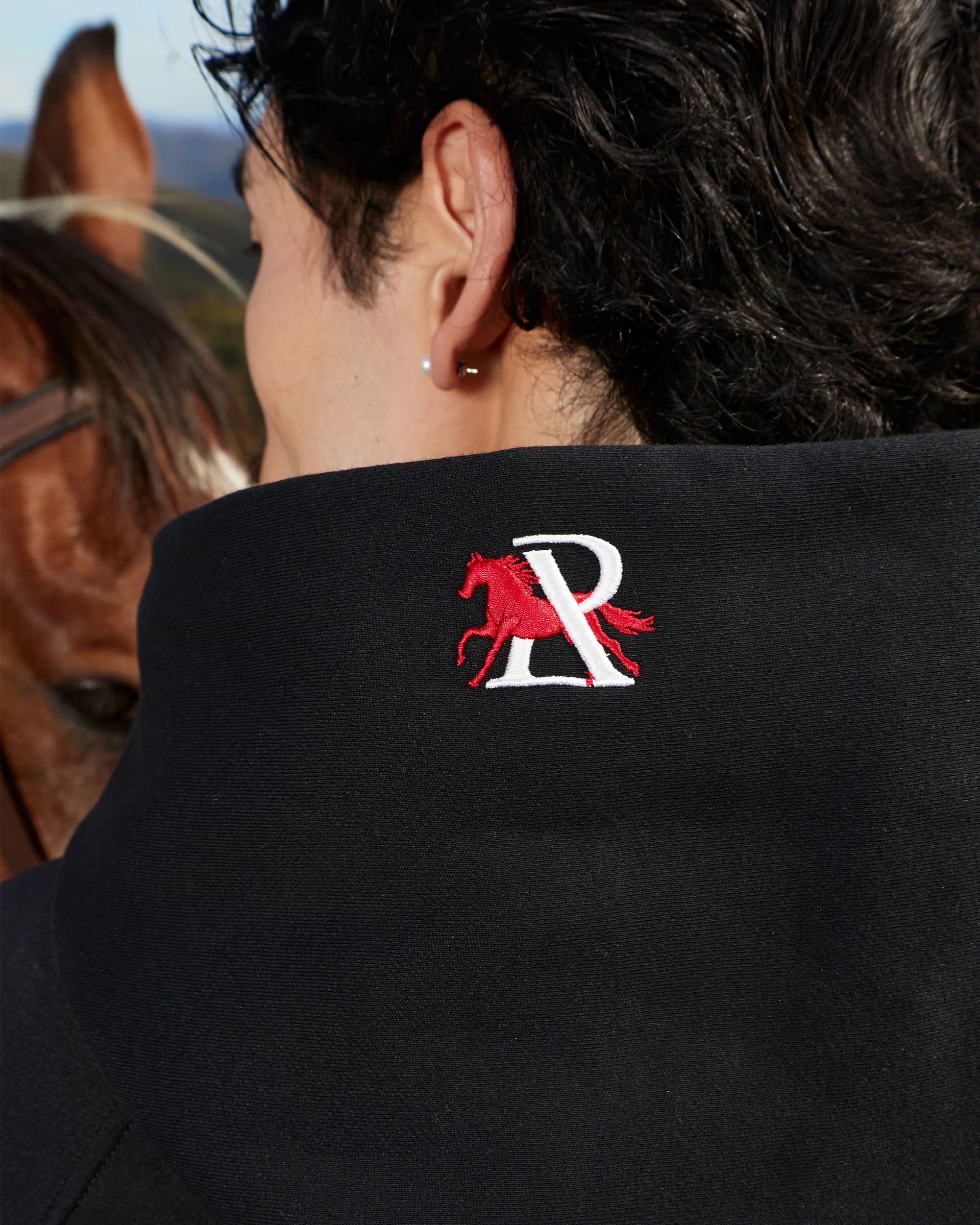 HORSE LOGO HOODIE BLACK - Image 9